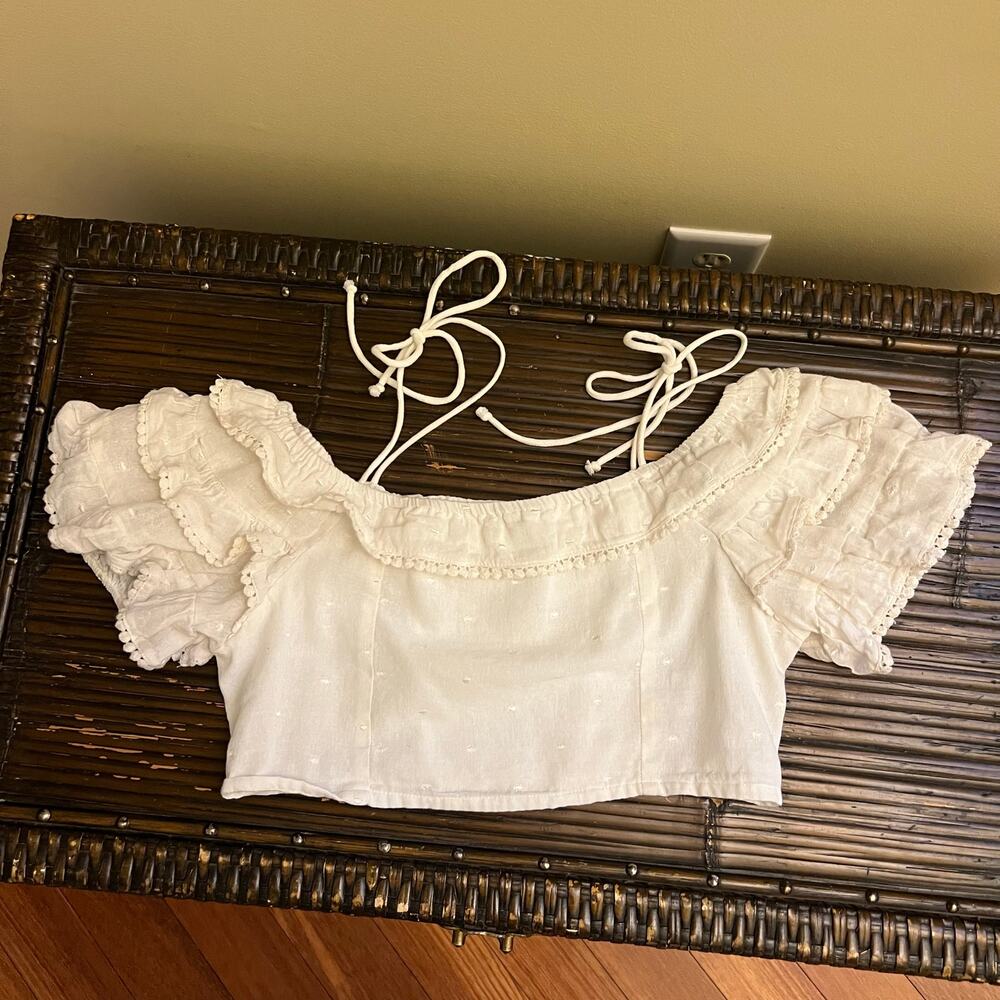 En Creme White Cropped Top Women's Size L Tiered Ruffle Off the Shoulder Sleeves
